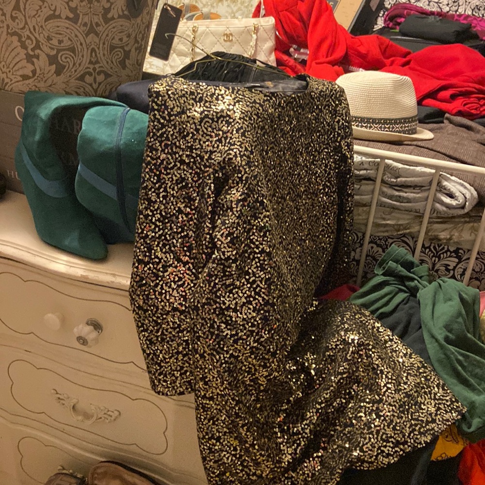 A classic yet vintage dress. No flaws.